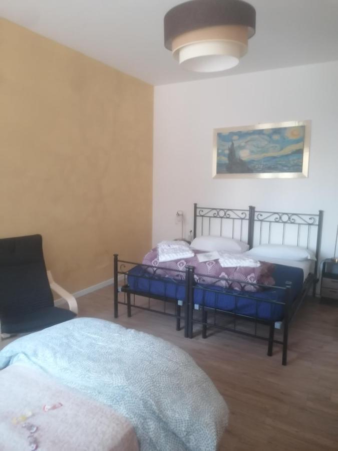 Emmanueli65 Fronte Clinica Per 5 Matrimoniale 2 Singoli 1 Divano Letto Piacenza Ngoại thất bức ảnh