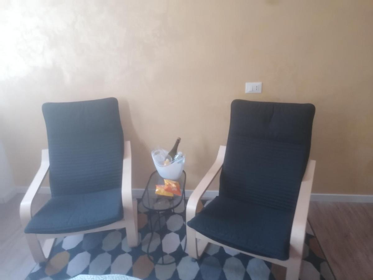 Emmanueli65 Fronte Clinica Per 5 Matrimoniale 2 Singoli 1 Divano Letto Piacenza Ngoại thất bức ảnh